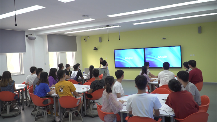 尊龙时凯黄淮学院智慧教室：集中控制一键管理教室